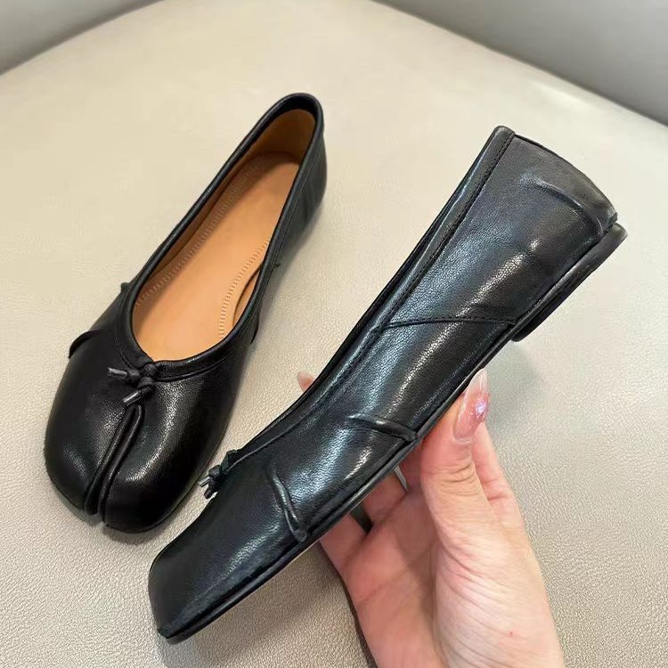 Vintage Fashion Designers - Fashion Split Toe Flat Hoof Mary