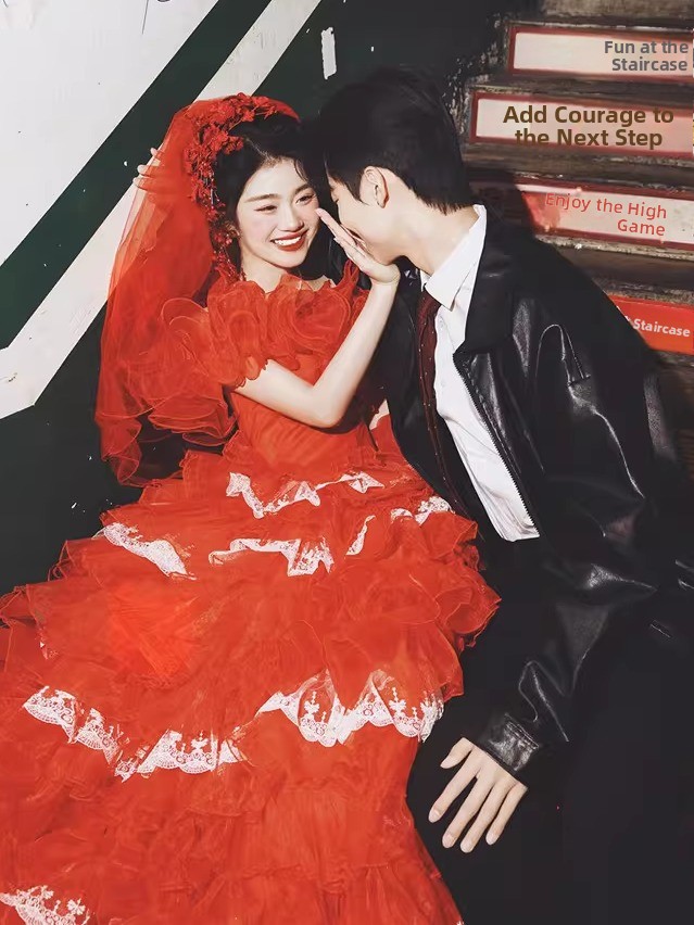 Red Vintage Street Style Weddi - Vintage Fashion Photographers 评论和价格