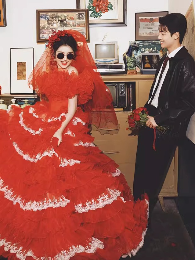 Red Vintage Street Style Weddi - Vintage Fashion Photographers 评论和价格